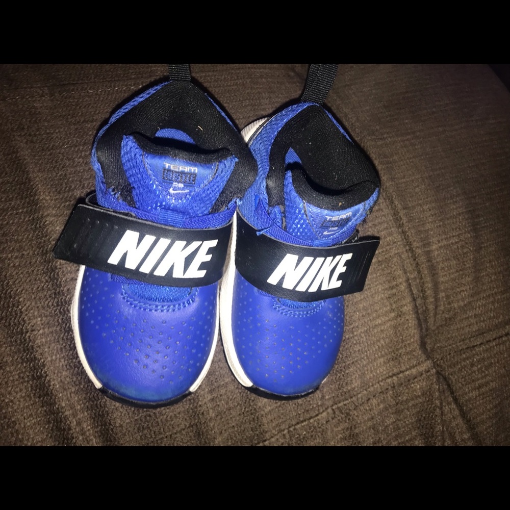 Size 7c Nike shoes